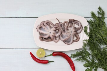 Obraz premium Fresh octopus, in a wicker basket, on the table, seafood, photophone, background image
