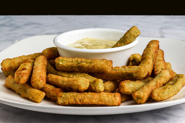 zucchini  fries  with  creamy garlic dipping sauce
