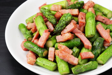 アスパラとベーコンの炒め物