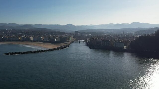 Donostia San Sebastián, desembocadura del rio Urumea y puente del Kursaal 2