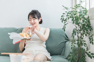 広島市歯医者　佐伯区歯医者　楽々園歯医者　海老園歯医者　廿日市市歯医者　えみたす歯科・矯正歯科　イオンタウン楽々園院　広島市でおすすめの歯医者　食べ方と歯の汚れの関係