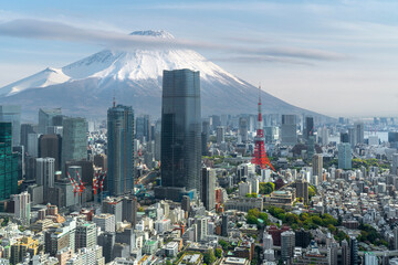 View point of Tokyo city with Tokyo tower building and Fujiyama mountain background - 611542843