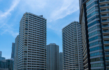 Plakat 神奈川県横浜市　みなとみらい高層マンション群の風景