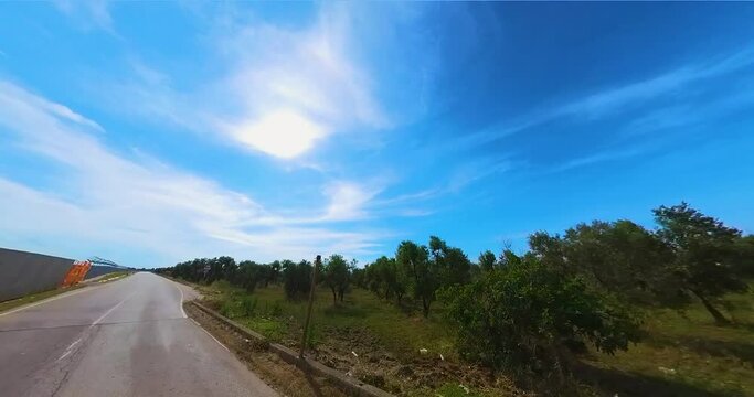 Alta velocita in un sentiro di campagna a 360&deg;