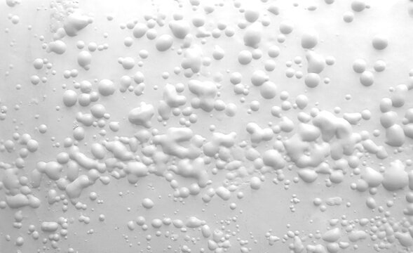 膨張しケロイド状に膨らんだ塗料の白テクスチャー。
