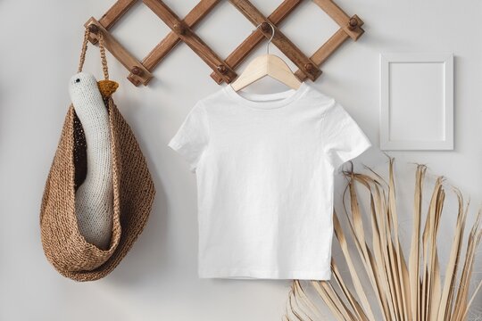 White and black T-shirts on hangers for design presentation Stock Photo by  FabrikaPhoto