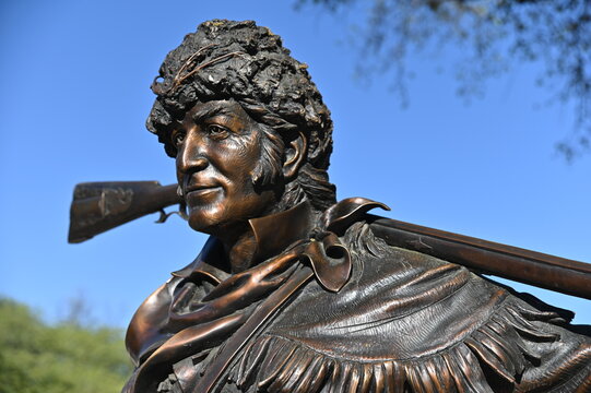 davy crockett statue profile