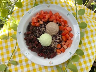 Oat mixed brown rice with coffee and melon Greek yogurt with tomato and mulberry