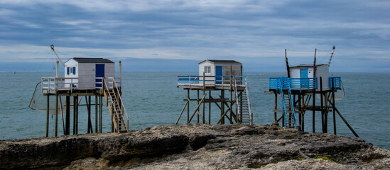 Fototapeta na wymiar Fishing huts facing the ocean near Royan