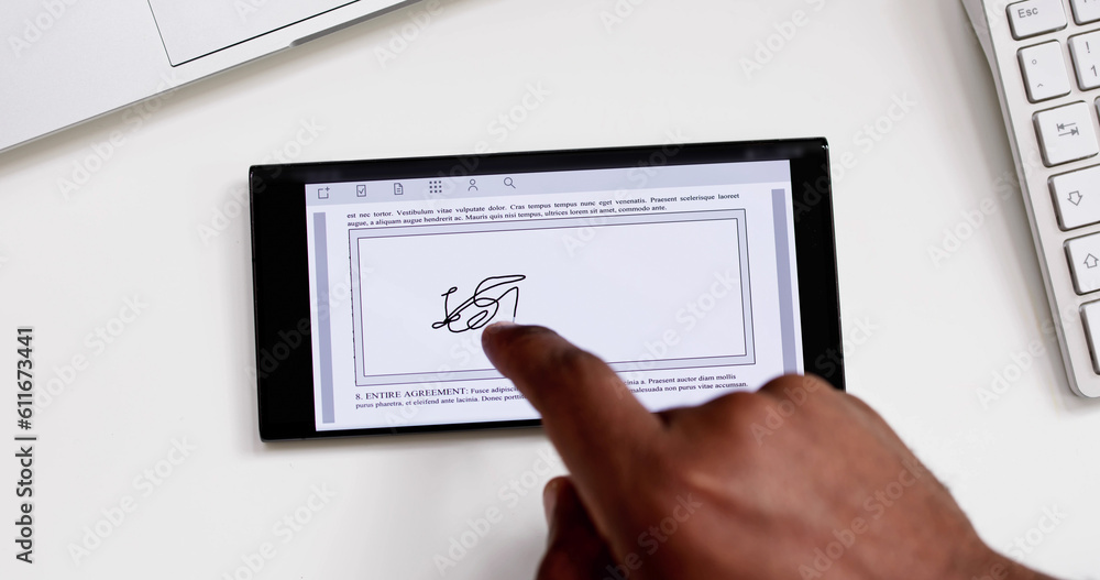 Poster digital signature on contract document online