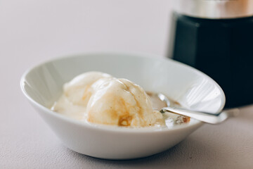 Obraz na płótnie Canvas Vanilla ice cream with espresso