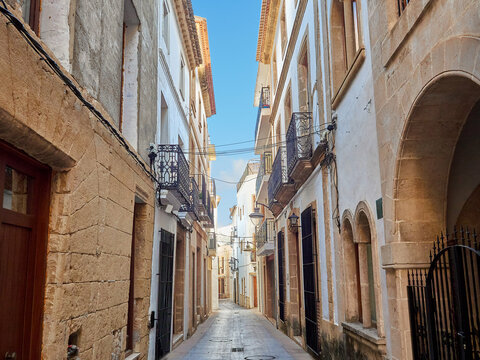 Narrow alley in the historical city centre of Javea. J&aacute;vea, X&agrave;bia in Valencian. Marina Alta, Costa Blanca, Province of Alicante, Comunidad Valenciana, Spain, Europe