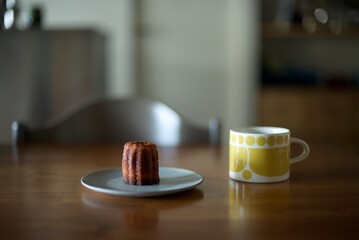 ホットコーヒーとおやつのカヌレ