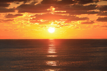 Naklejka premium Sunset over the water