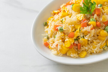 fried rice with mixed vegetable (carrot, green bean peas, corn) and egg