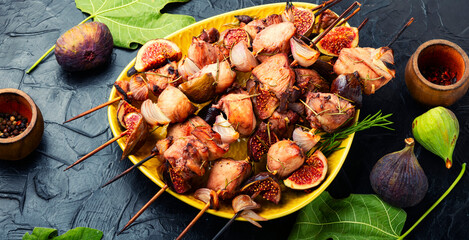 BBQ with chicken and figs