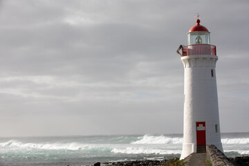 Obraz premium Port Fairy lighthouse (built 1859) on Griffiths Island, Victoria, Australia. 