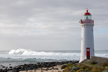 Obraz premium Port Fairy lighthouse (built 1859) on Griffiths Island, Victoria, Australia. 