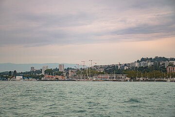 Obraz premium beautiful sunset over the harbor