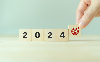 2024 goals of business or life. Wooden cubes with 2024 and goal icon on smart background. Starting to new year. Business common goals for planning new project, annual plan, business target achievement