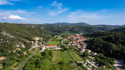 Fototapeta na wymiar Miasto Skradin w Chorwacji widok z góry