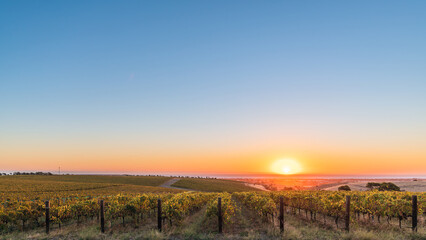 Fototapeta na wymiar Spectaculat sunset above McLaren Vale valley at sunset, South Australia