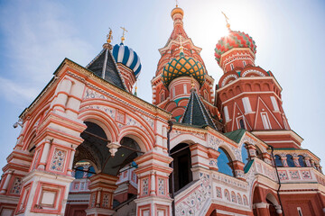 Fototapeta na wymiar MOSCOW, RUSSIA - JUNE 9, 2023: St. Basil's Cathedral on Vasilievsky Descent on Red Square on a sunny day against a bright blue sky. A popular tourist attraction in Moscow.