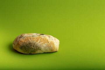 Pan con hongos en mal estado