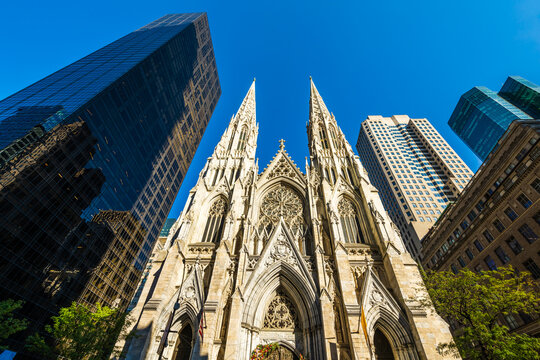 St. Patrick cathedral on 5th Avenue in New York City