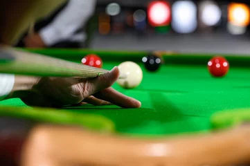 Foto op Plexiglas Hand of professional snooker player closeup aiming shot white ball on snooker table. © kokliang1981