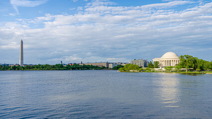 Tidal Basin mit Washington Monument und Jefferson Memorial in Washington D.C.