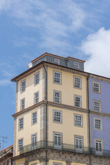 gros plan sur une façade d'immeuble à Porto (Portugal)
