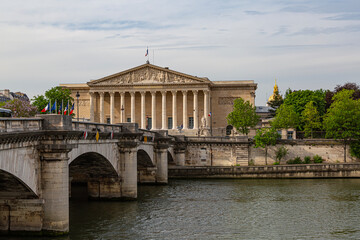 Le pont de la Concorde et le Palais Bourbon (Assemblée Nationale), Paris, France