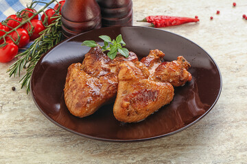 Roasted chicken wings with spicy sauce