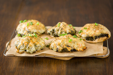 BAKED MUSHROOMS STUFFED WITH SPINACH