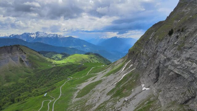 Le long de la route de la soif, dans les Aravis, Savoie/Haute-Savoie, France 12/19