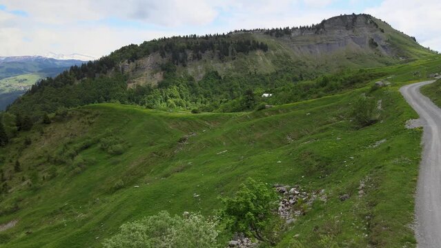 Le long de la route de la soif, dans les Aravis, Savoie/Haute-Savoie, France 16/19