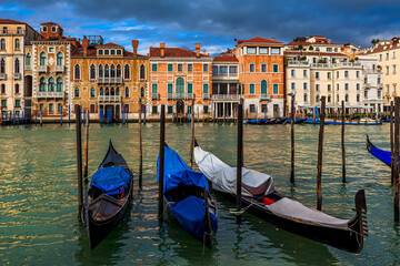 Fototapeta na wymiar Gondolas on Grand canal in front of the old colorful buildings in Venice.