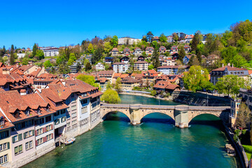 Fototapeta na wymiar View of the Aare river and old town of Bern in Switzerland