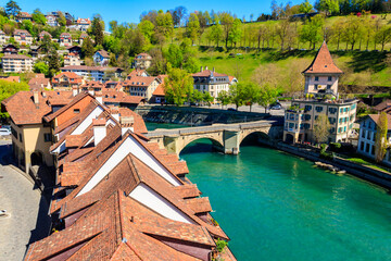 Fototapeta na wymiar View of the Aare river and old town of Bern in Switzerland