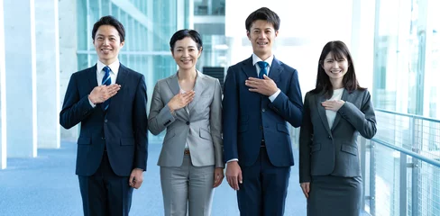 Fotobehang 胸に手を当てるスーツを着た複数の日本人男女 © ponta1414