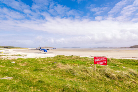 UK, Scotland, Airplane on Traigh Mhor beach