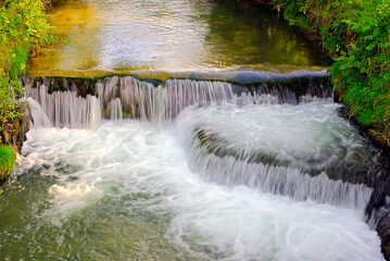 Kaskaden in einem Fluss