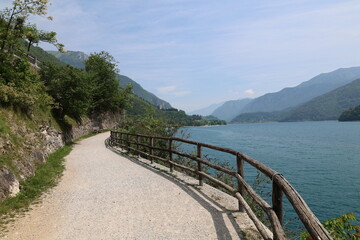 Blick auf den Lago die Ledro in den Italienischen Alpen	