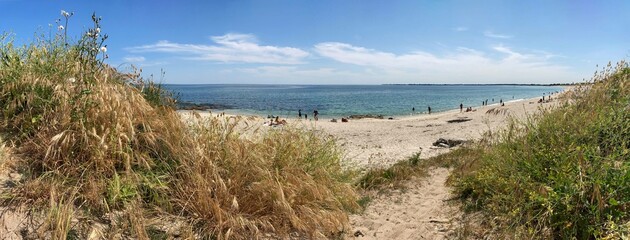 le long de la plage de Kermor à Combrit-Sainte-Marine Bretagne Finistère France	