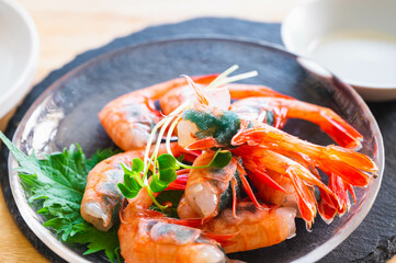 子持ち甘えびの刺し身