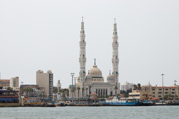 Fototapeta na wymiar big mosque at the bank of suez canal at portsaid. Mosque located on Suez canal in the city of Portsaid in EgyptزMosque located on Suez canal in the city of Portsaid in Egypt