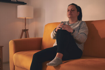 Obraz premium Woman with knee pain, dislocation, numbness, cramp and other joint issues at home.