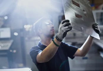 Foto op Plexiglas Worker examining piece in steel factory © KOTO