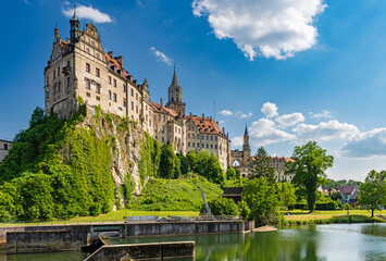 Obraz premium Schloss Sigmaringen, auch Hohenzollernschloss, in der baden-württembergischen Stadt Sigmaringen; Deutschland